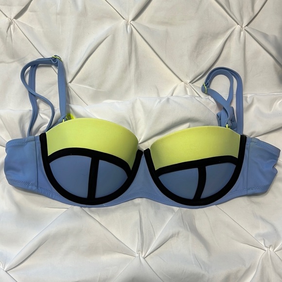Victoria's Secret Other - Victoria’s Secret Block Bikini Top w/Removable Straps